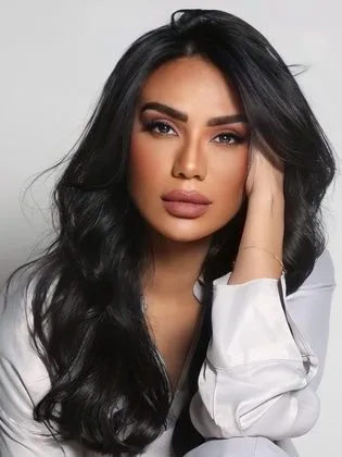 لبنى عبدالعزيز