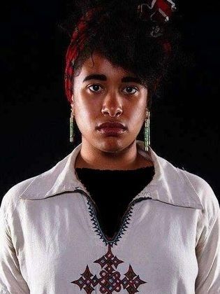 عزيزة بارنز